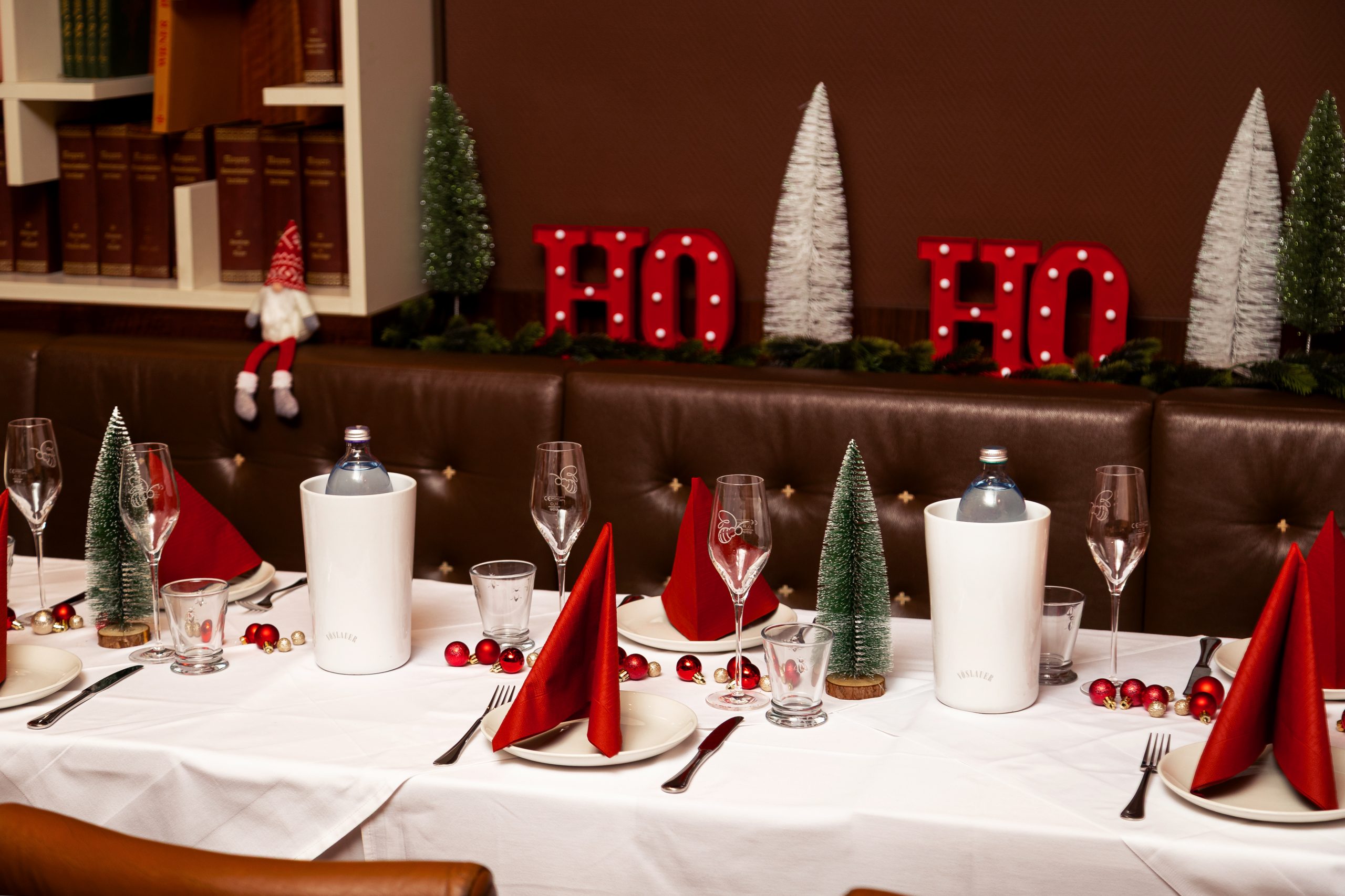 Weihnachtsfeier in der Bibliothek des Café Hummel